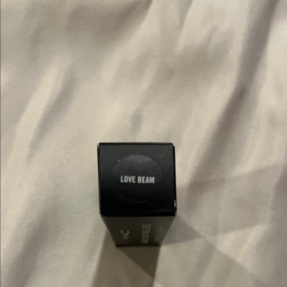 MAC Cosmetics Huggable Lipcolour - Picture 4 of 8
